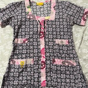 Wonder Wink Patterned Black and Pink Scrub Top